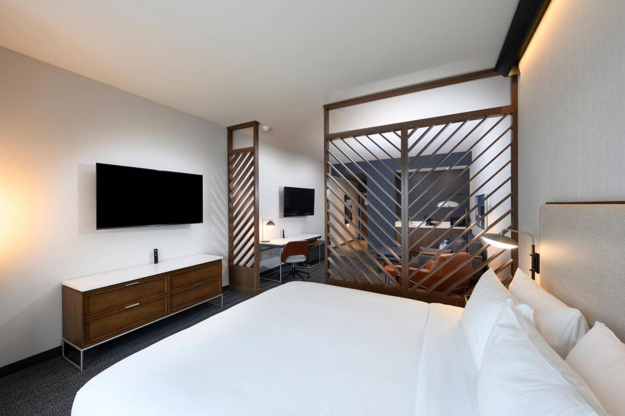 คอร์ตยาร์ด บาย แมริออท ชาร์ลอตต์ เวเวอร์ลี Hotel บัลแลนไทน์ ภายนอก รูปภาพ